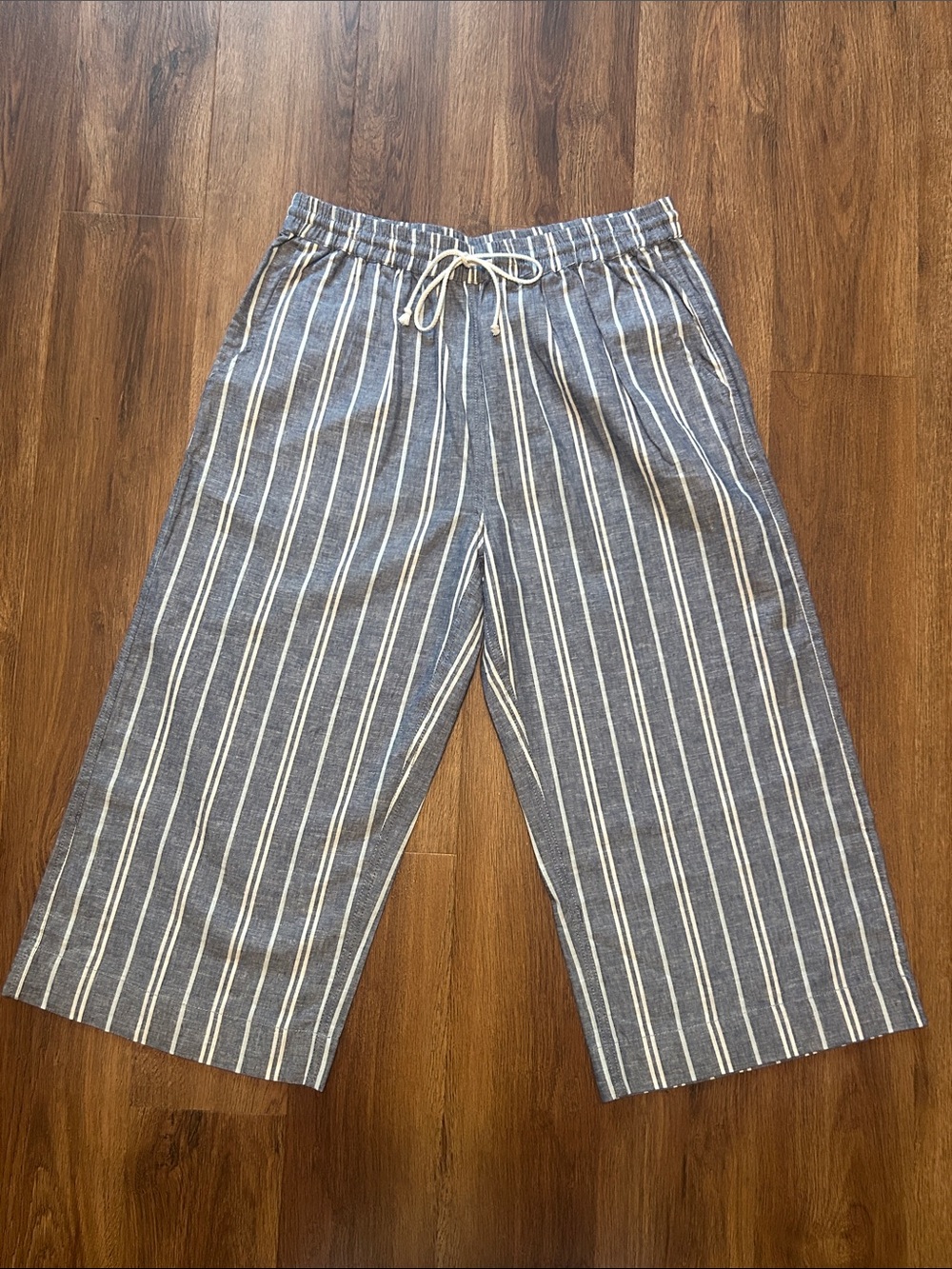 BeachLunchLounge Blue White Striped Capri Pants Women’s Medium M 8/10 Cruise